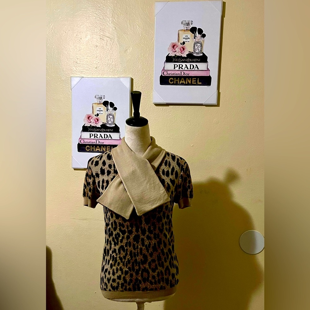 Valentino cardigan blouse animal prints size M well taken care wear twice
